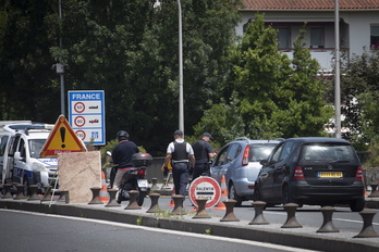 Control en la muga de Santiago, durante el cierre de muga entre abril y junio de 2020. (Gorka RUBIO)