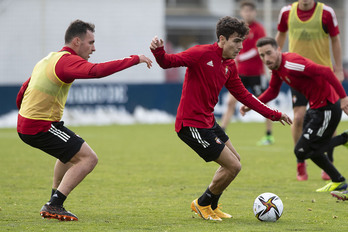 Manu Sánchez ya se ha estrenado como rojillo en su primer entrenamiento. (OSASUNA)