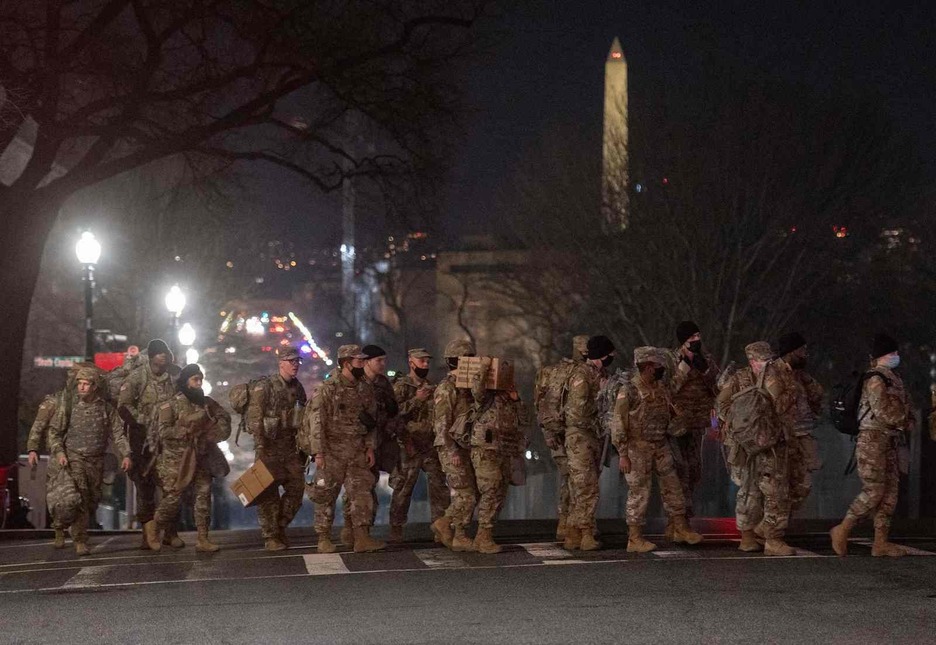 El despliegue de miembros de la Guardia Nacional de EEUU comenzó ayer. (Andrew CABALLERO-REYNOLDS/AFP) 