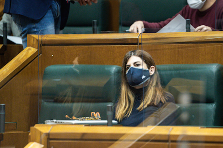 La portavoz de Elkarrekin Podemos-IU, Miren Gorrotxategi, en un pleno del Parlamento. (Endika PORTILLO/FOKU)