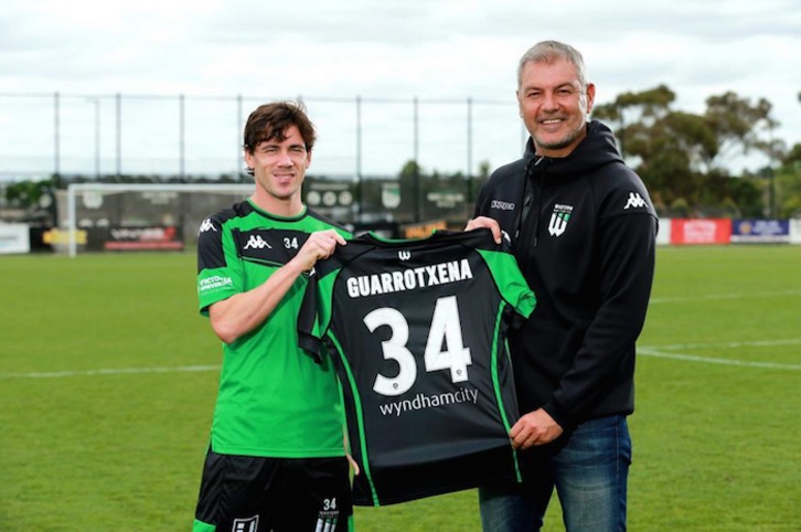 Iker Guarrotxena en la presentación como jugador del Western United. (@iguarrotxena)