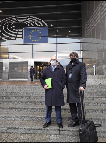 Puigdemont y Boye, antes de entrar a la comisión. 