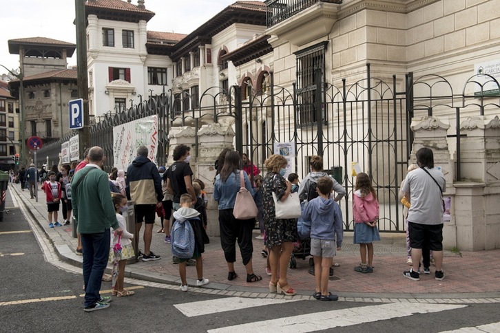 Kurtso hasiera Bilboko Maestro Garcia Rivero ikastetxean. (Raul BOGAJO/FOKU).