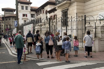Kurtso hasiera Bilboko Maestro Garcia Rivero ikastetxean. (Raul BOGAJO/FOKU).