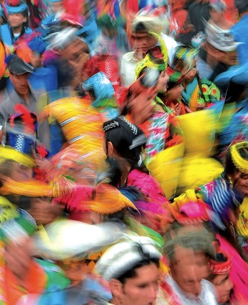 Mujeres Kalash, en plena fiesta.