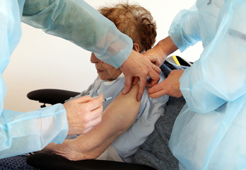 La campagne de vaccination a débuté le 6 janvier au Centre hospitalier de Bayonne. © Bob EDME