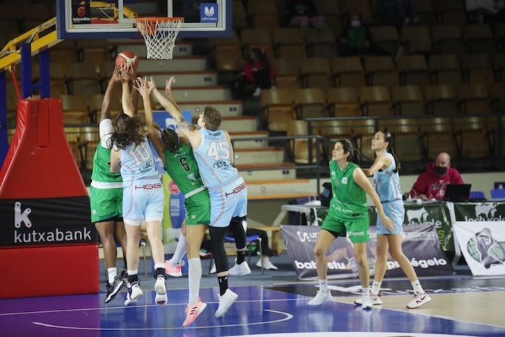Como en tantas otras ocasiones, el juego interior de Gernika Bizkaia ha impuesto su ley en su visita a Cáceres. (Endika PORTILLO / FOKU)