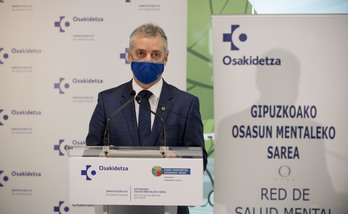 El lehendakari, Iñigo Urkullu, durante su visita al nuevo ambulatorio de Aiete.     (Irekia)
