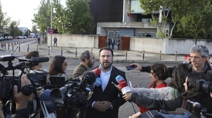 Jon Iñarritu atendiendo a los medios, en una imagen de archivo. (J. DANAE)