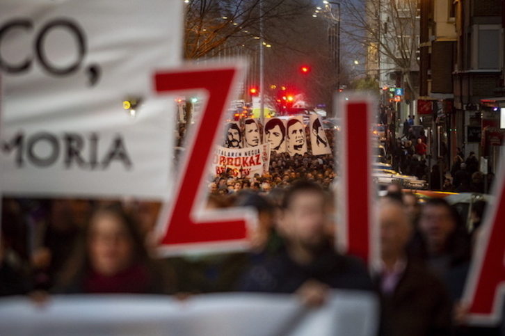 Manifestación en recuerdo de los obreros fallecidos el 3 de marzo de 1976. (Jaizki FONTANEDA/FOKU)