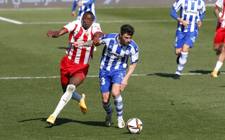 Ximo Navarro, ante el Almería. (LOF)