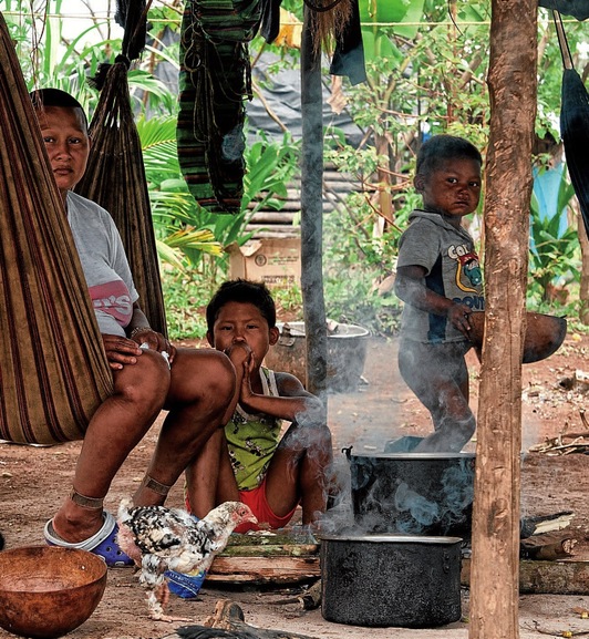 Nilos de la comunidad nukak makú.