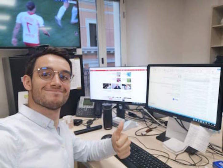 Patxi Vrignon-Etxezarreta AFPren Madrilgo bulegoan lanean.