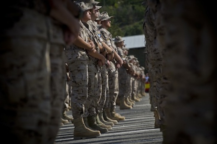 Imagen de archivo de un desfile del Ejército español en el cuartel de Aizoain. (Lander F. ARROYABE/FOKU)