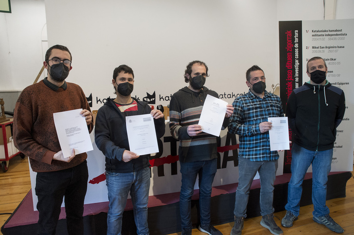 Iñigo González Etayo, en el centro, flanqueado por Iker Moreno, Xabier Beortegi, Patxi Arratibel y Gorka Mayo. (Iñigo URIZ/FOKU)