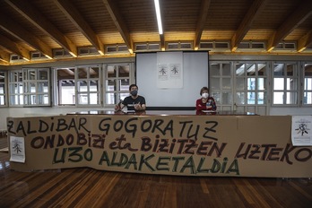 Hodei Rodriguez eta Miren Basaldua ordezkariak. (Aritz LOIOLA/FOKU)