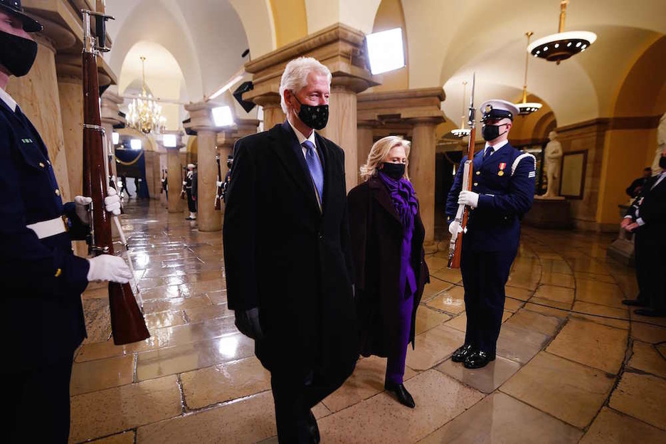 Los Clinton, a su llegada. (Jonathan ERNST /AFP)