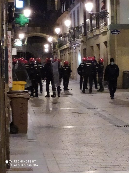 Piztu Donostiak «polizia okupazioa» salatu du. (@piztuD)
