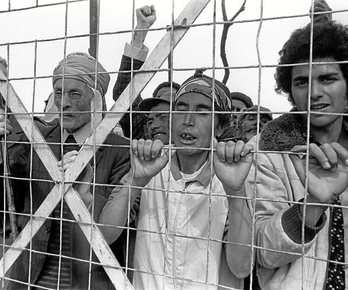 De Gaulle visita a las tropas en Argelia en 1960. (Jacques GRAVIN | AFP)