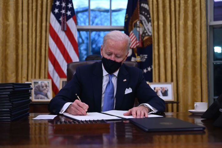 Biden ha firmado los primeros decretos. (Jim WATSON/AFP)