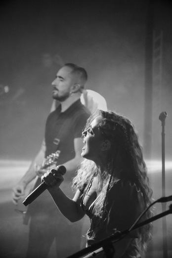 Zuriñe Hidalgo eta Fran Urias, Bilbon urtarrilaren 9an eskainitako kontzertuan. Azkena. (HESIAN)