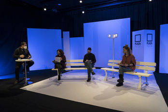 Idurre Eskisabel, Andoni Olariaga eta Onintza Odriozola, ‘Aterki ideologiko (zahar)berritua’ mahai-inguruan. (Gorka RUBIO/FOKU)