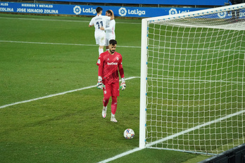 Pacheco se lamenta tras uno de los goles encajados. (Endika PORTILLO/FOKU)