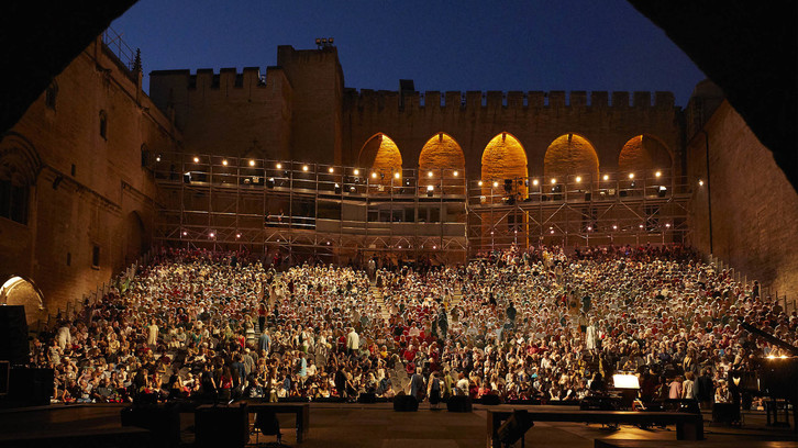 Avignoneko antzerki festibalean grabatutako emankizunak ikusi ahal izanen dira Culturbox telebista katean. (NAIZ)