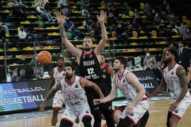 Balvin, durante el encuentro de la primera vuelta ante el Pinar Karsiyaka. (Marisol RAMÍREZ/FOKU)