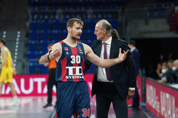 Dusko Ivanovic desveló que Zoran Dragic jugó el último encuentro con un dedo roto, pero estará disponible. (Endika PORTILLO/FOKU)