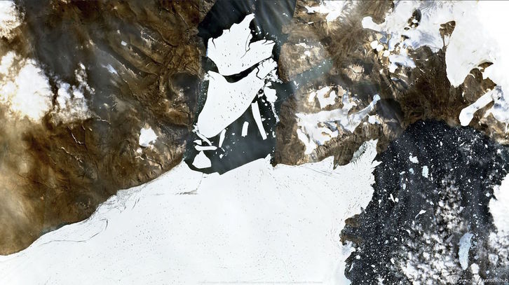 Una imagen de satélite de la ruptura de un glaciar en Groenlandia. (AFP)