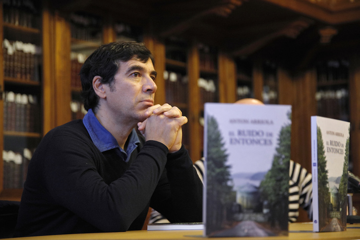 Anton Arriola, autor de la obra. (Maialen ANDRÉS/FOKU)