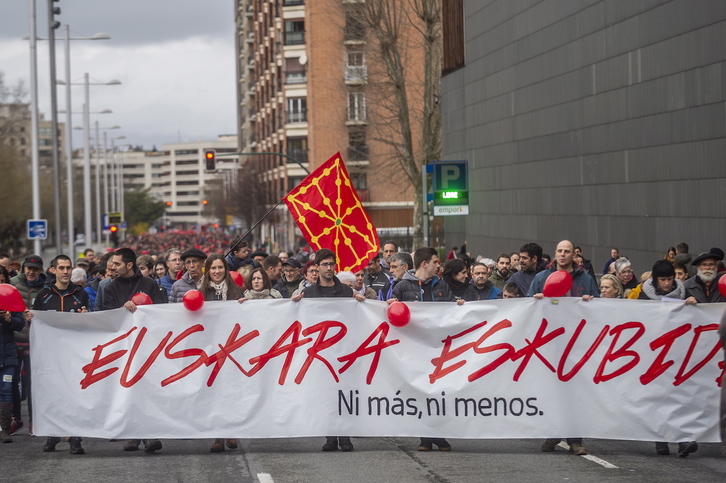 2020ko otsailean Iruñeko kaleetan euskarazko haur eskola publikoen alde egindako mobilizazioa. (Jaizki FONTANEDA / FOKU)