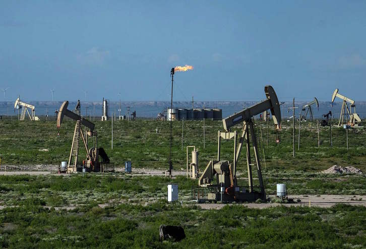 Pozos de petróleo en el condado de Eddy, en Nuevo México.(Paul RATJE/AFP)