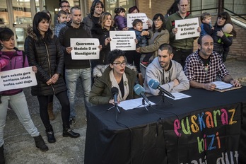 Mendigorriako ikastetxean D eredua eskatzeko prentsaurrekoa. (Jagoba MANTEROLA/FOKU)