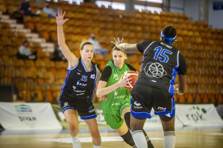 Araski e IDK Euskotren vivirán sendos partidos marcados por su incomodidad. (Jaizki FONTANEDA / FOKU)