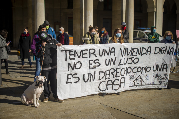 Protesta contra el desalojo de las viviendas de Olarizu, el pasado mes de noviembre en Gasteiz. (Jaizki FONTANEDA/FOKU)