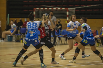 Ane Encina Zuazoko jokalaria Malagaren aurkako norgehiagokan. (Aritz LOIOLA / FOKU)