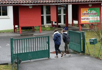 París podría optar por prolongar las vacaciones para asegurar que luego abran los centros educativos. (Bob EDME))