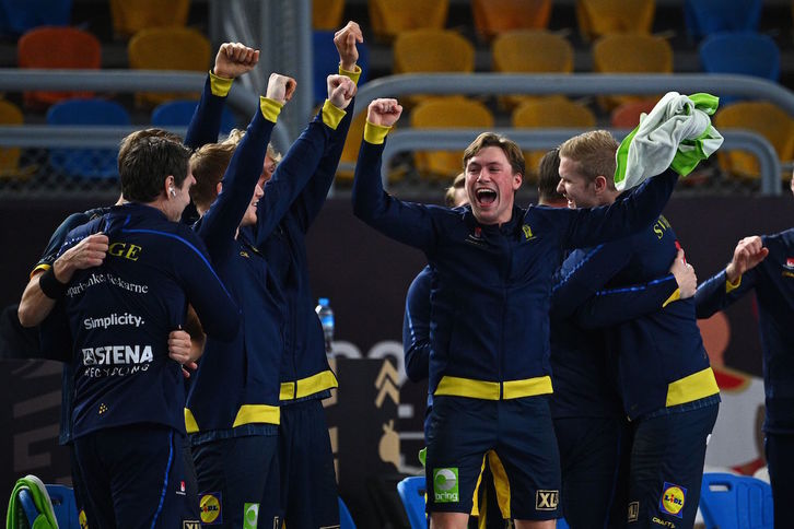 La escuadra celebra su pase a la final veinte años después. (Anne-Christine POUJOULAT/AFP) 
