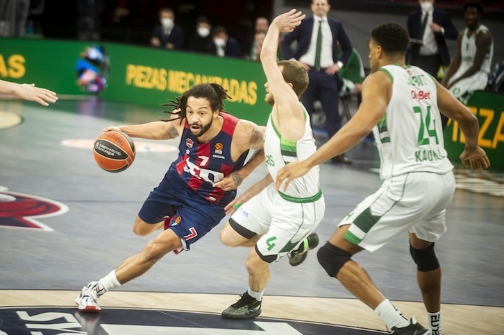 Pierria Henry y Luca Vildoza han dominado el ritmo del partido para romper la mala racha en Europa. (Jaizki FONTANEDA / FOKU)