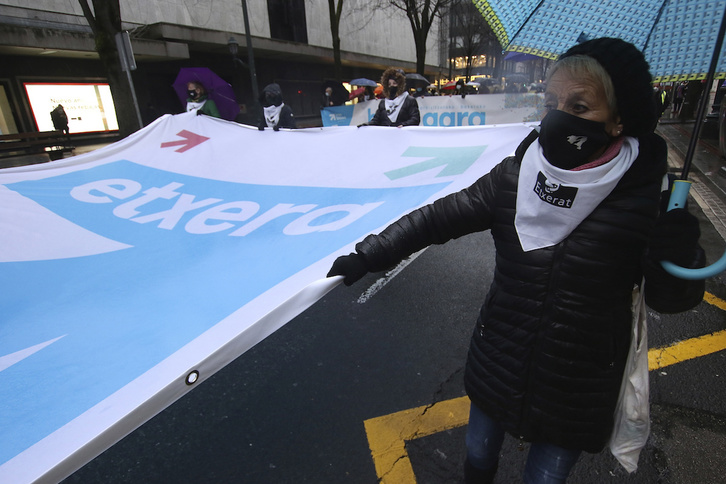Urtarrilaren 9an presoen etxeratzea aldarrikatzeko Bilbon egin zen mobilizazioa. (Oskar MATXIN/BILBO)