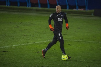 Marko Dmitrovic, obligado a parar por un esguince de rodilla. (Aritz LOIOLA / FOKU)
