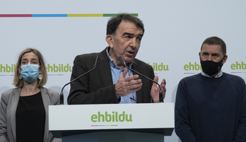 Iñigo Iruin junto a dos de los ya castigados, Miren Zabaleta y Arnaldo Otegi. (Jon URBE | FOKU)