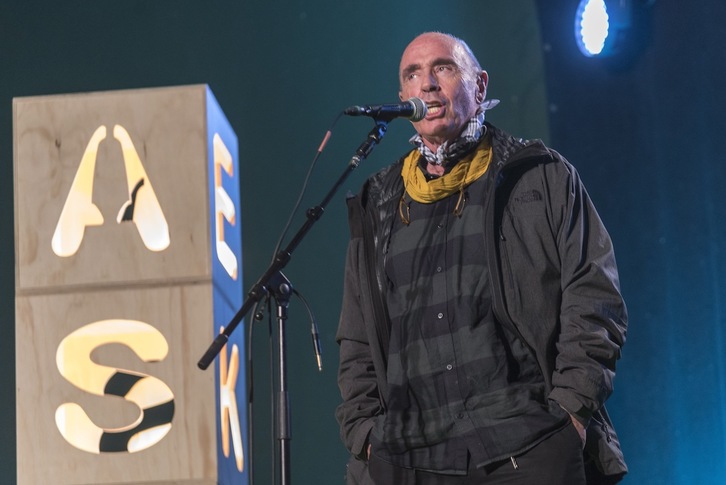 Lluís Llach en el concierto de apoyo a los chavales de Altsasu. (Andoni CANELLADA/FOKU)