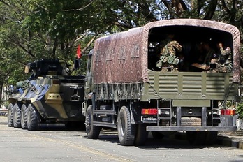Militarrak Naypyidaw hiriburuan. (AFP)