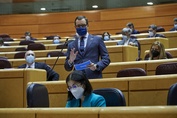 Javier Maroto, durante una sesión en el Senado. (J. HELLÍN/POOL/EUROPA PRESS)