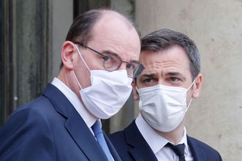 El primer ministro francés, Jean Castex, junto al titular de Sanidad, Olivir Véran. (Ludovic/AFP)