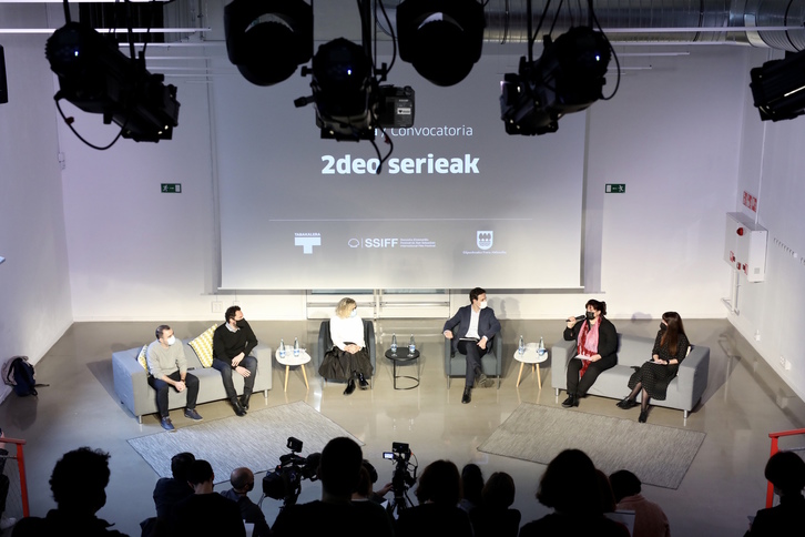 Presentación de ‘2deo serieak’, este viernes en Tabakalera. (NAIZ)