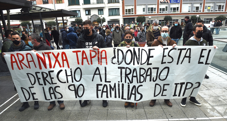Concentración de trabajadores de PCB ante la sede de la SPRI en Bilbo. (Monika DEL VALLE/FOKU)